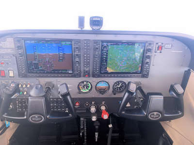 Cessna 172S Cockpit